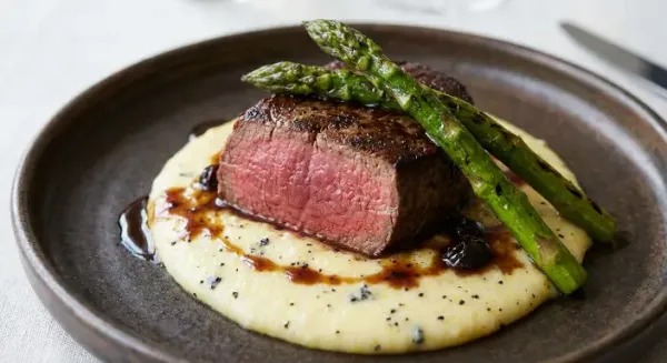 Fillet of beef with wet truffle polenta